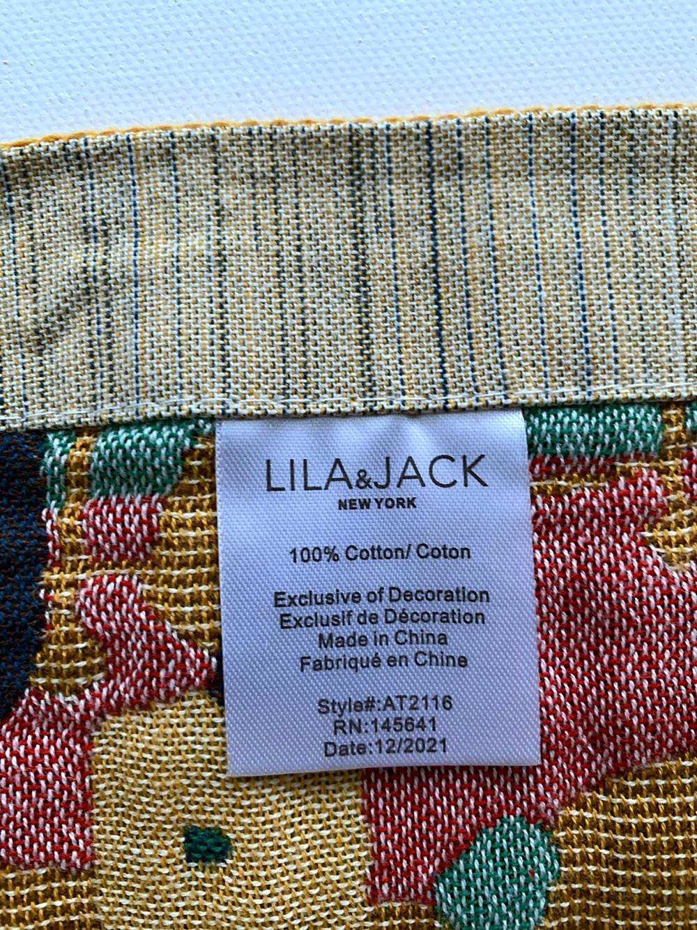 Lila&Jack 2x Holiday Cityscape Decorative Throw or bath towel home decoration - Picture 5 of 7